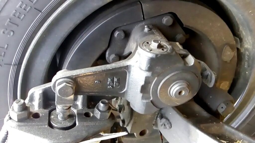 Demonstração de catraca automática aplicada em freio de caminhão.